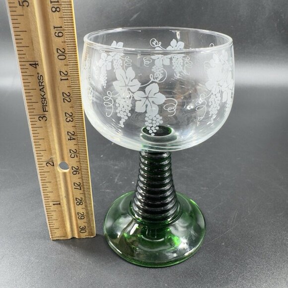 1970s Luminarc Roemer Green Beehive Stem Wine Glasses France Etched Grape Set 2 - Picture 3 of 10